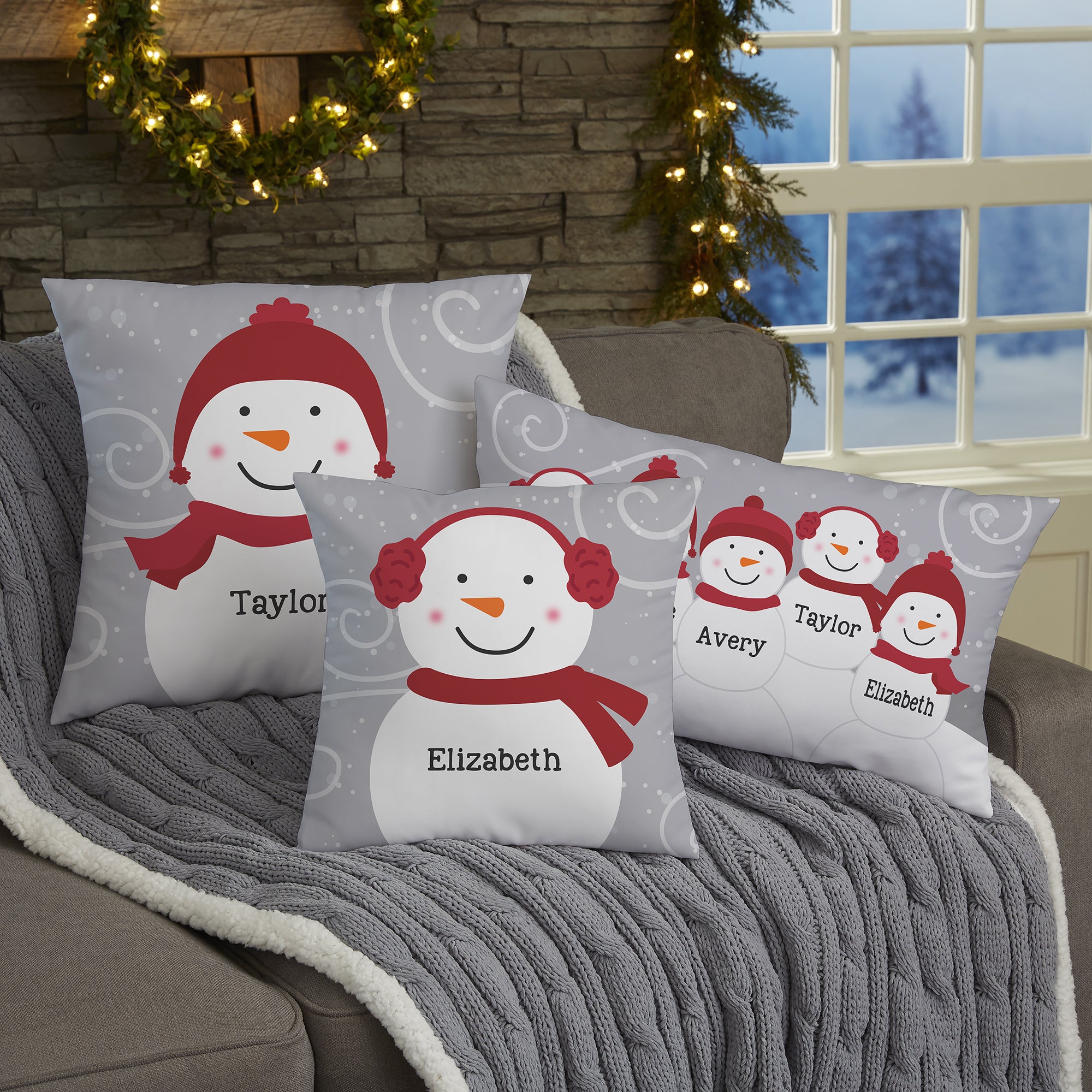 21535 - Snowman Family Personalized Throw Pillow