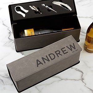 Luxurious personalised wine case with engraved glasses