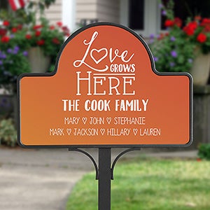 Personalized Magnetic Garden Sign - Love Grows Here