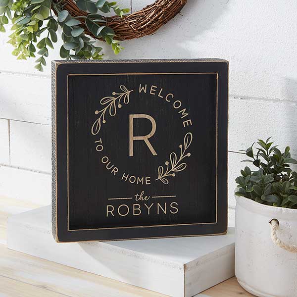 Welcome Wreath Personalized Distressed Wood Frame Wall Art - 29609